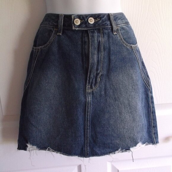 Hollister Womens Size 9 Ultra High Rise distressed Denim Mini skirt with Raw Hem - Picture 2 of 11